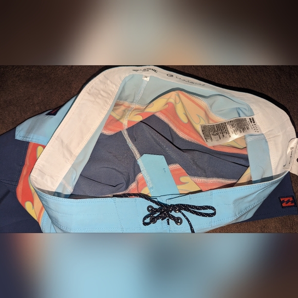 NWT, Billabong, Momentum Pro Performance 19", mid length board shorts -men's 38 - Picture 5 of 6